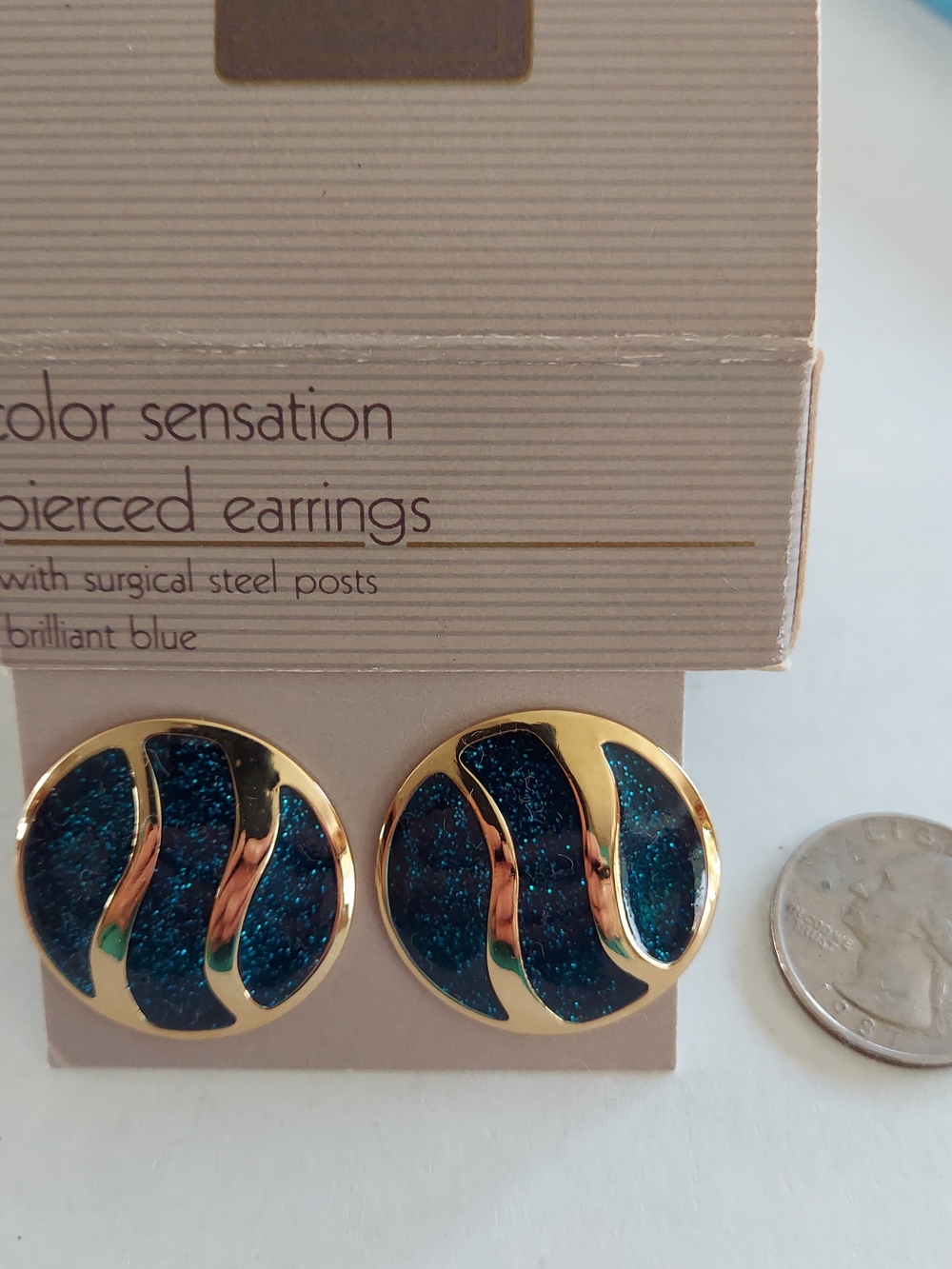 Vintage Avon Color Sensations Brilliant Blue Round Gold-Tone Earrings